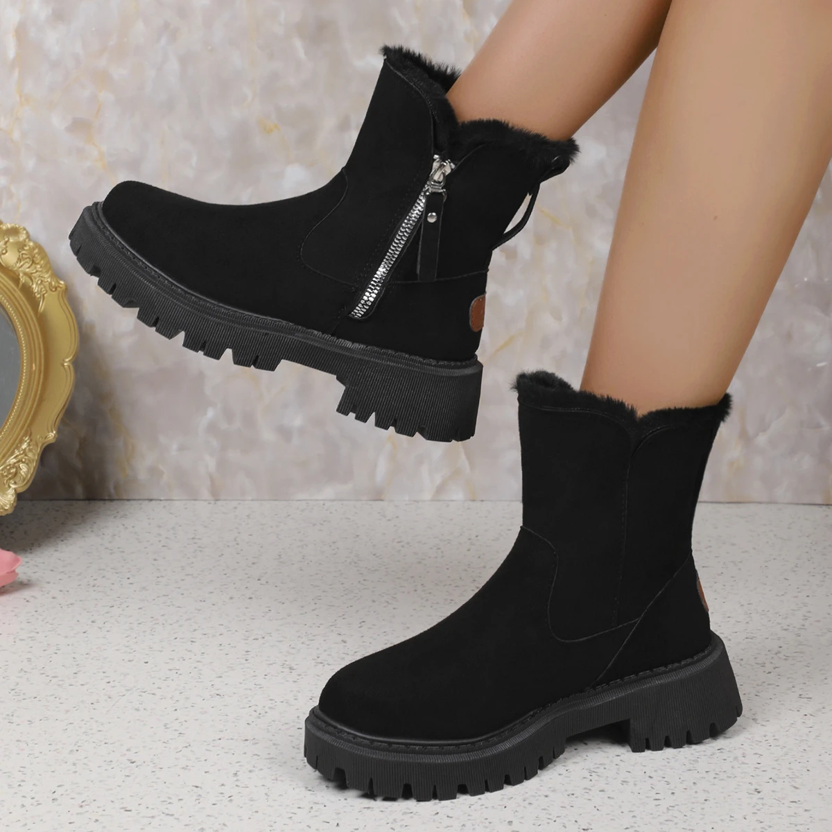 

Зимние женские теплые ботинки на платформе, повседневная Дизайнерская обувь, новинка 2024, короткие плюшевые ботильоны, спортивные ботинки на плоской подошве, женская обувь для женщин