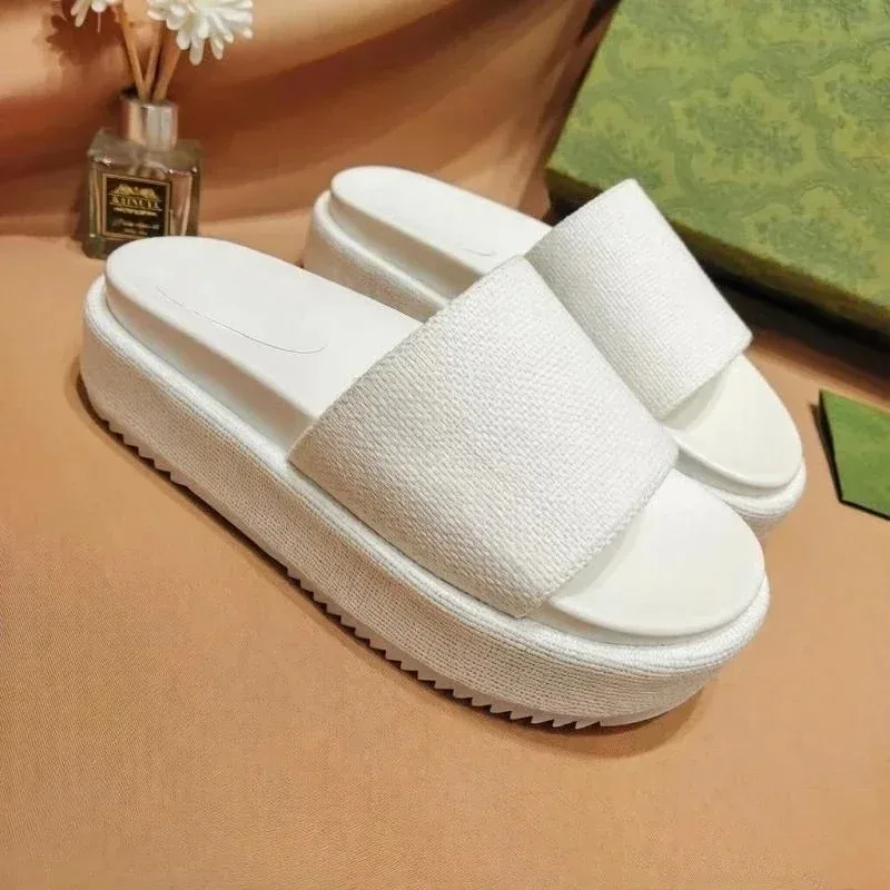 

Men's & Women's 2026 Embroidered One-Band Platform Sandals, Thick Sole Couple Slides, Fashion Summer Slippers for Casual Outdoor