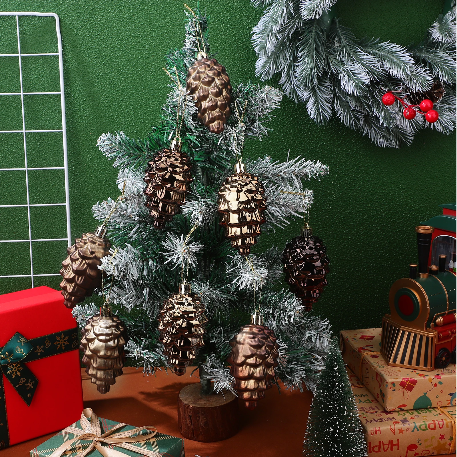 

8 Pcs Decor Christmas Tree Shatterproof Pinecone Ornaments Small Pinecones for Crafts Brown