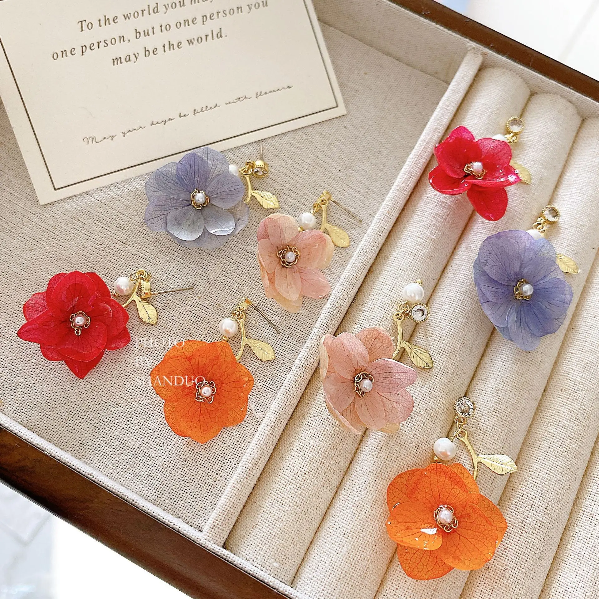 

Colorful Epoxy Resin Natural Flower Earrings Women Elegant Dried Flower Pressed Earrings Handmaking Statement Jewelry Wholeslae