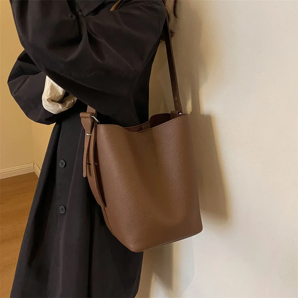 Retro Bucket Bag Women 2023 New Advanced Texture Commuter Shoulder Messenger Bag Adjusted Shoulder Strap Handbag With Mini Purse