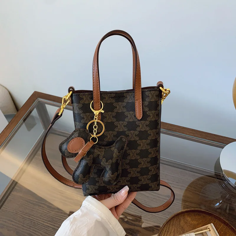 

Сумка-кроссбоди с принтом в виде ракушек - универсальная женская сумка на одно плечо