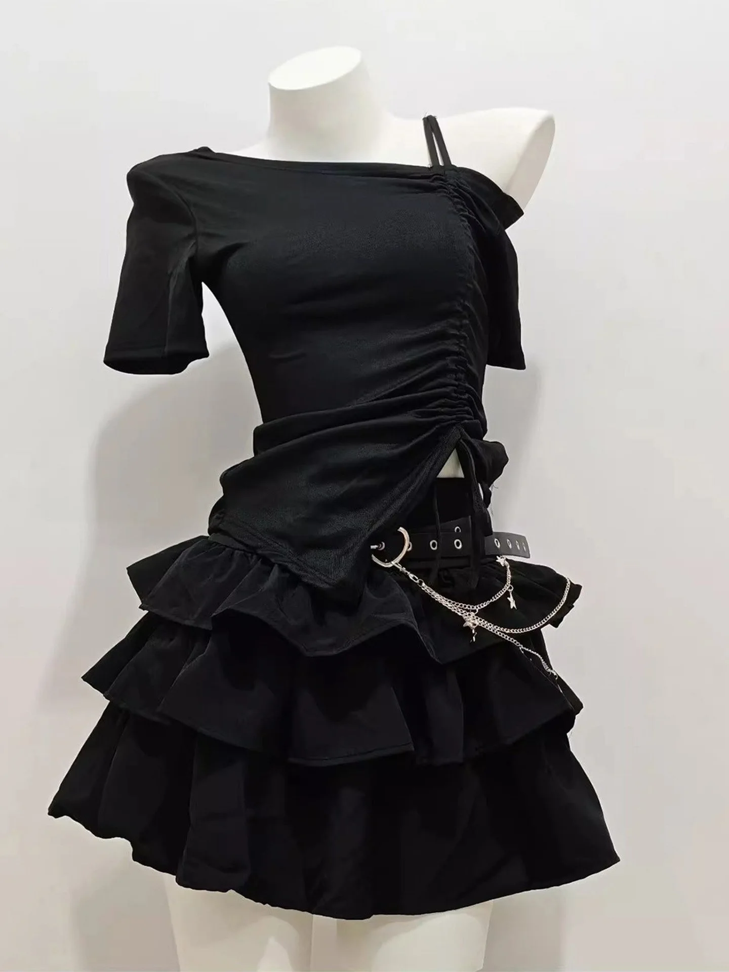 

Black Cake Short Skirt Female Summer Hot Girl Drawstring Short Sleeved T-shirt Top Fluffy Skirt Set