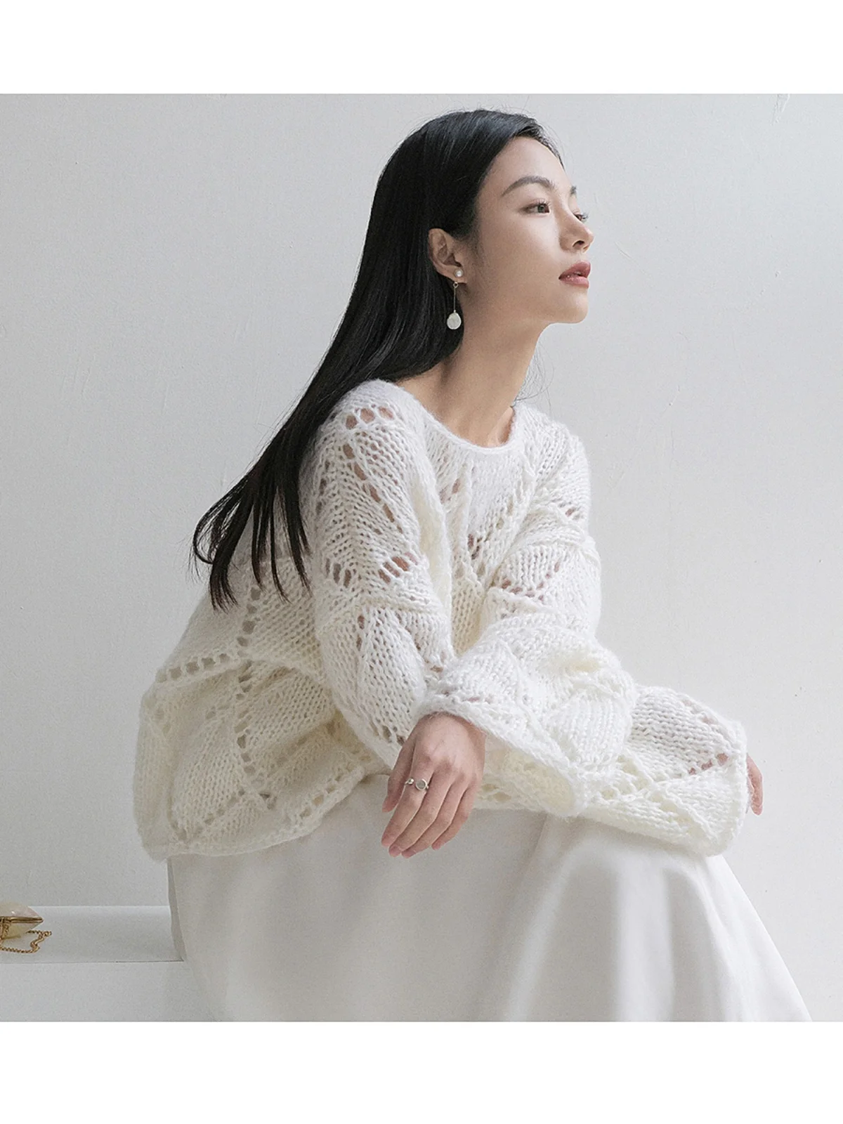 

Женский белый свитер на одно плечо, весенний дизайн, уникальный, красивый, теплый, с круглым вырезом, длинными рукавами, вязаный топ