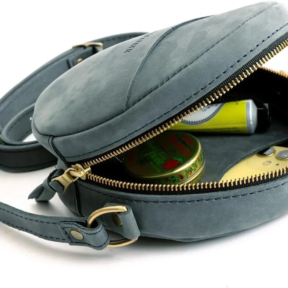 حقيبة كروس نسائية مصنوعة يدويًا - جلد محبب بالكامل، تصميم دائري عالي الجودة