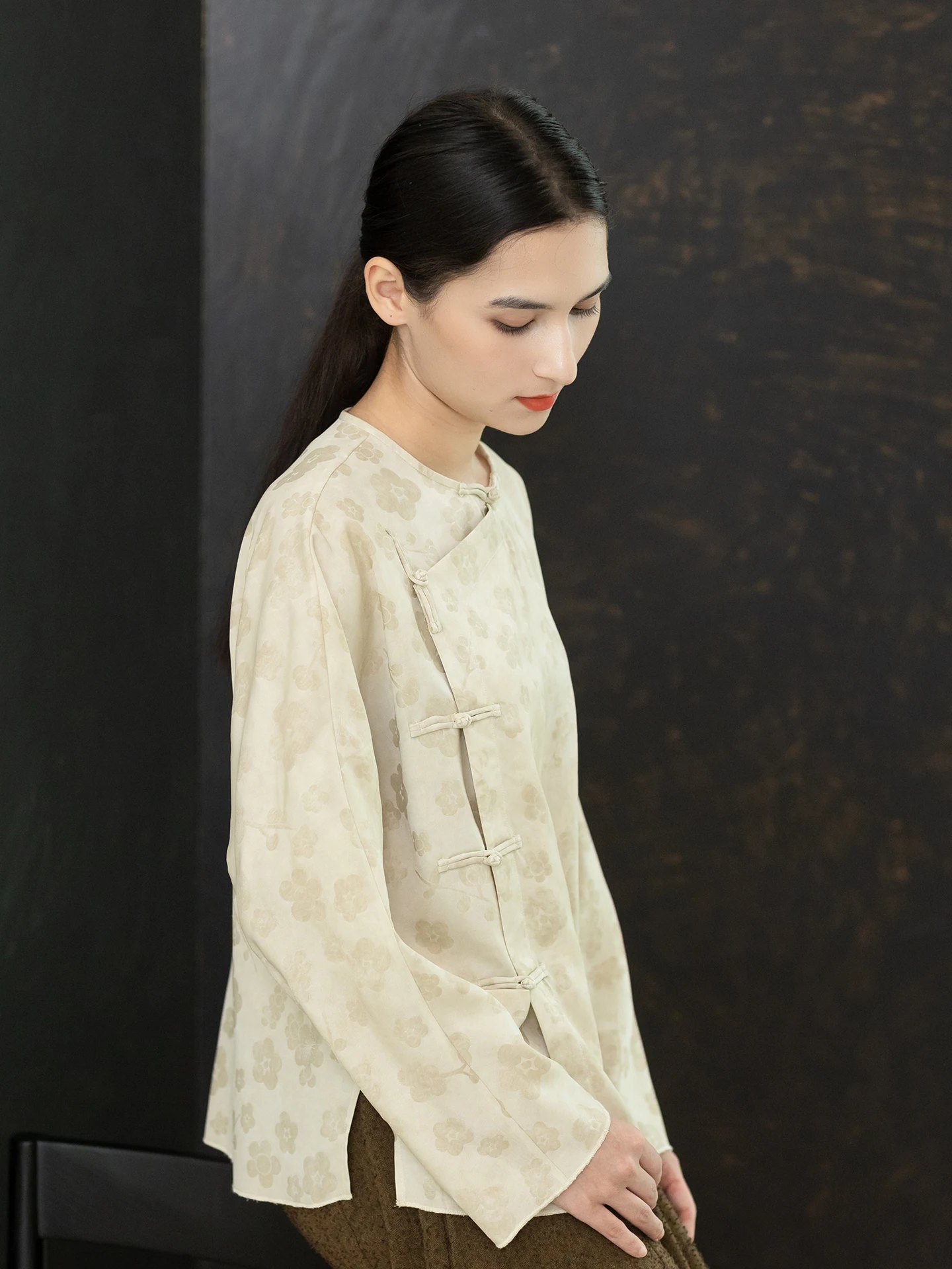 

Женская рубашка Eastern Beau с цветочной вышивкой, свободного кроя, с круглым вырезом, длинными рукавами, серия Vanilla, на пуговицах, повседневная, винтажная, в стиле ретро.