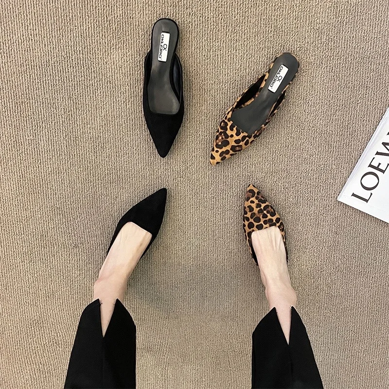 Mulas de dedo apontado para mulheres, design leopardo, chinelos rasos, saltos baixos finos, design de rebanho preto, mocassins casuais, ao ar livre