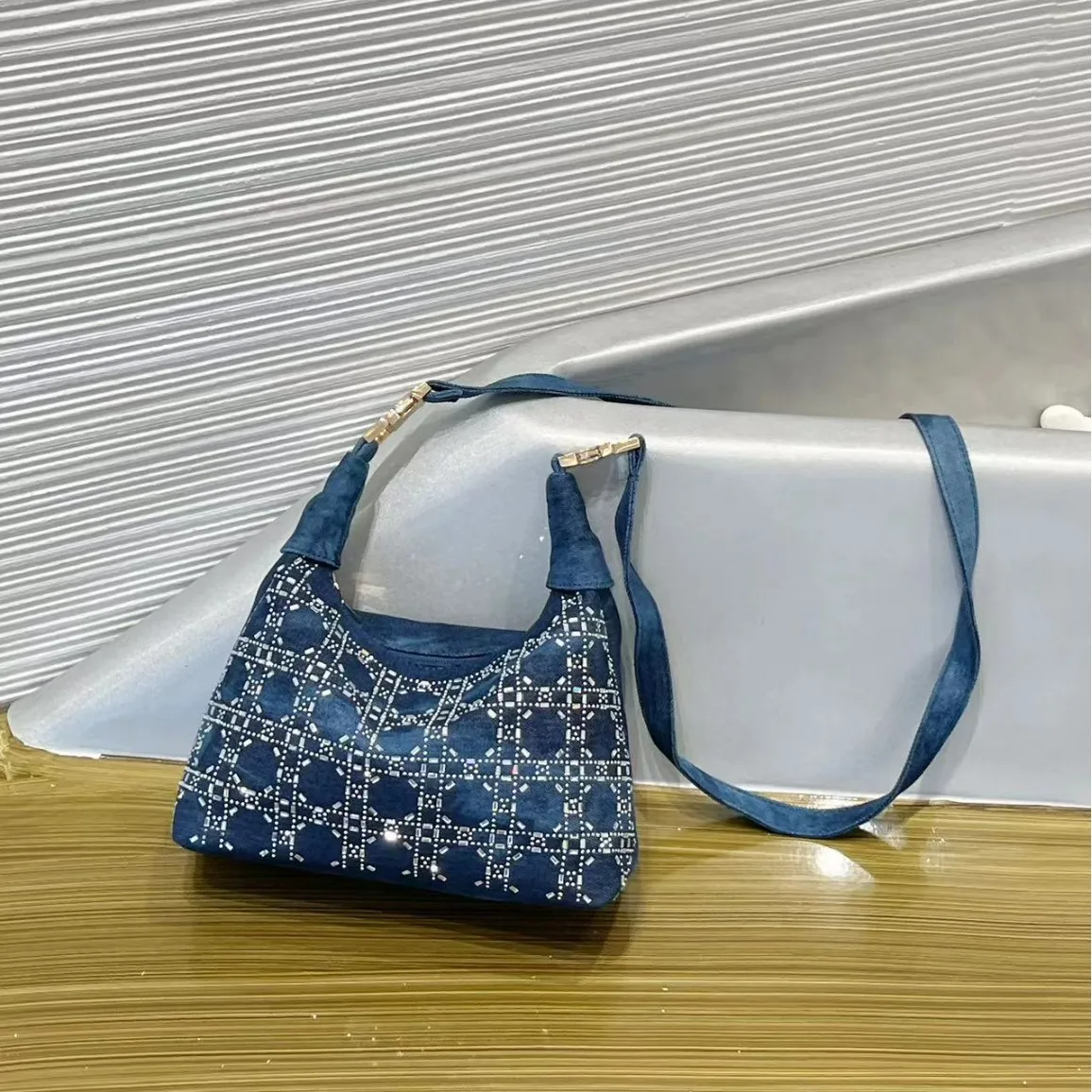 2025 جديد حمل حقيبة دلو حقيبة يد المرأة حقائب الدنيم الأزرق حقيبة كتف نسائية Bolso مصمم حقائب جانبية فاخرة