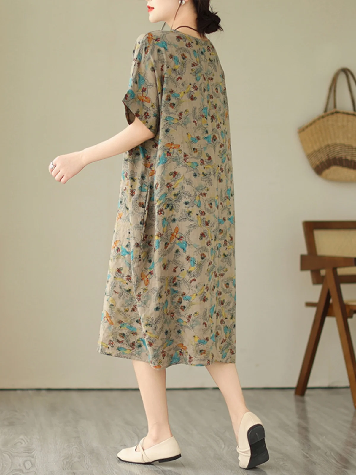 ร้านแบรนด์เสื้อผ้าสั่งตัด ไซส์ใหญ่ ผ้าลินินหรือผ้าสเวตเตอร์ ทรงสลิม ดีไซน์ศิลปะ บางเบา สไตล์เรโทร ทรงเอไลน์ ชุดเดรสยาวปานกลางสำหรับฤดูร้อน