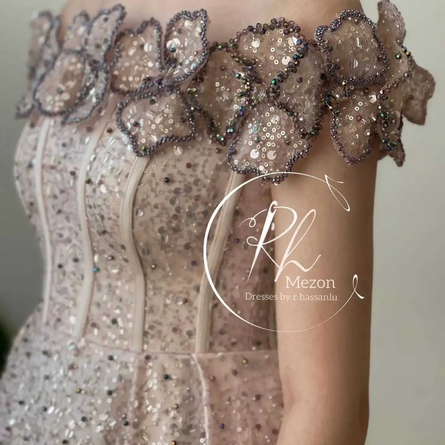 

BABYONLINE Customized Sparking Stone Gems 3D Florwes On Bust Luxury Wedding Gowns Off-shoulder Gowns Bridal A-line Skirt