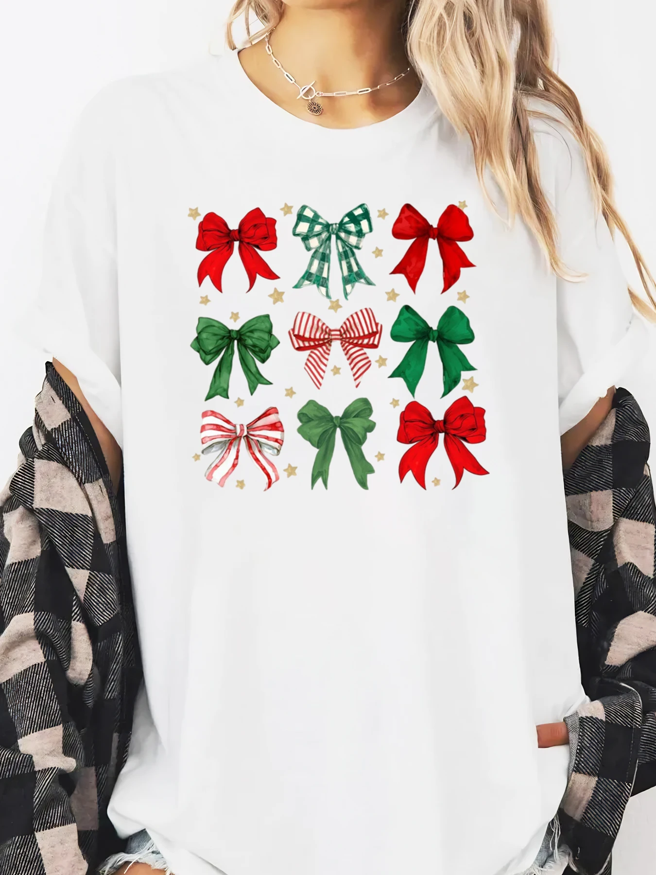 เสื้อยืดพิมพ์ลายโบว์คริสต์มาสสำหรับผู้หญิง สวมใส่สบายๆ ในงานปาร์ตี้ สีขาว ไซส์พลัส