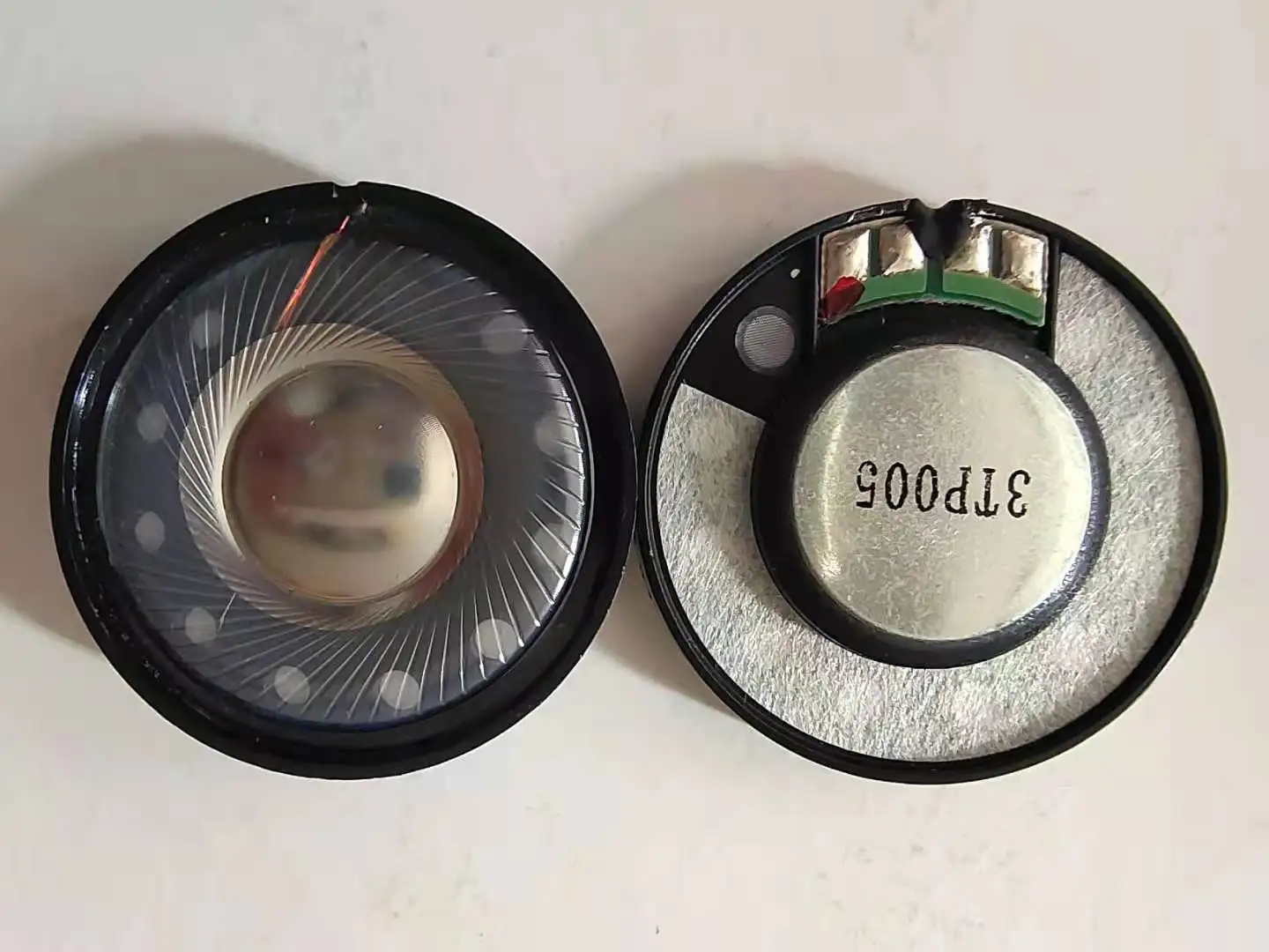 ชุดลำโพงหูฟังมอนิเตอร์ขนาด40มม. 24ohm ระบบไฮไฟไดรเวอร์หูฟังสวมศีรษะไบเลี่ยมเมมเบรนนีโอดิเมียมมีระยะห่างที่ดี2ชิ้น