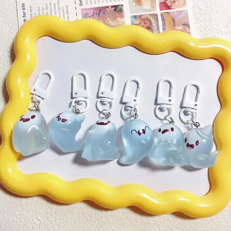 

6 шт. светящийся брелок с призраком, смоляный брелок для рюкзака, подвеска для наушников, портативный светящийся в темноте брелок для ключей с призраком для сумочек