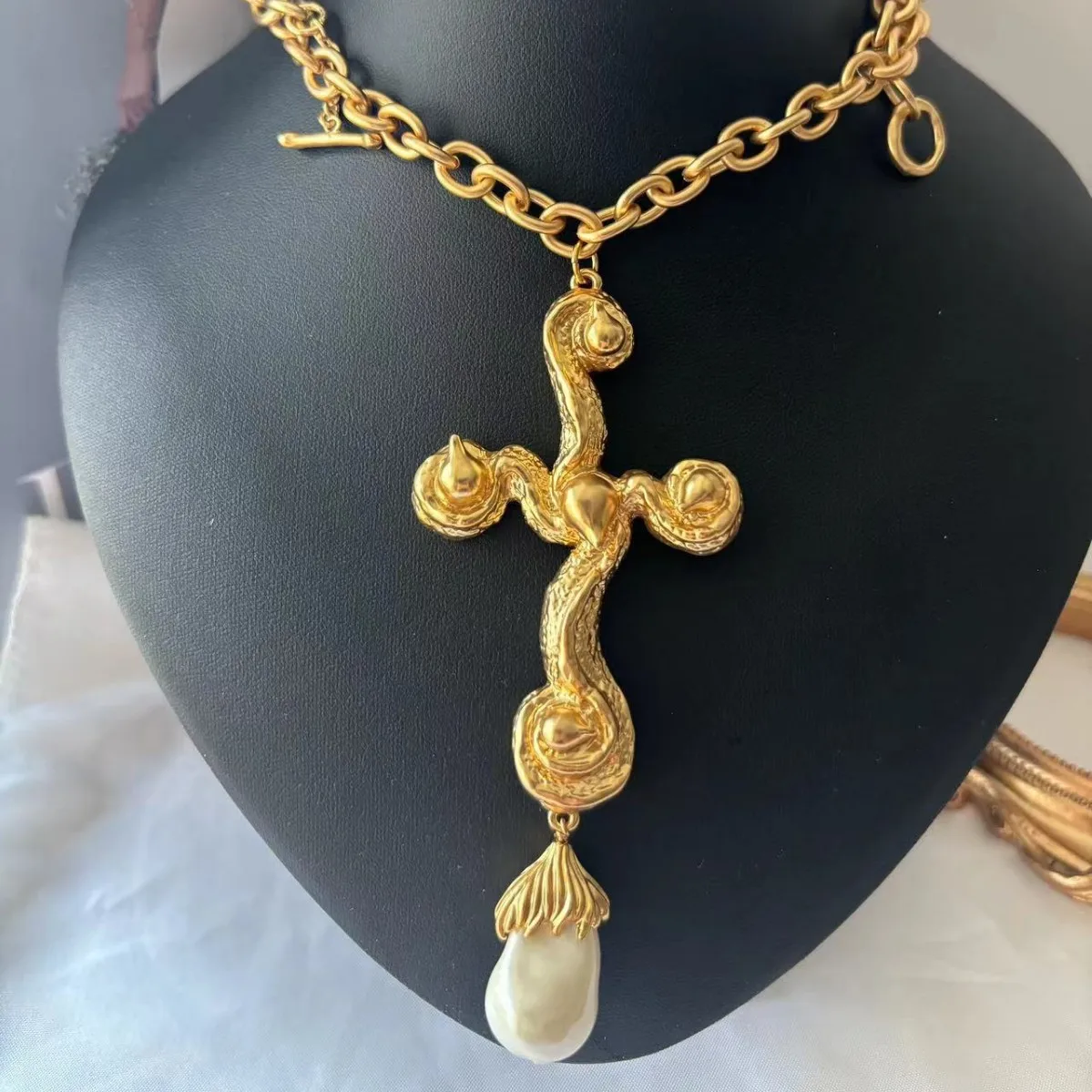Europe America Gold Plated Brass Baroque Pearl Earrings Necklace Luxury Set Women Designer Jewelry Accessories