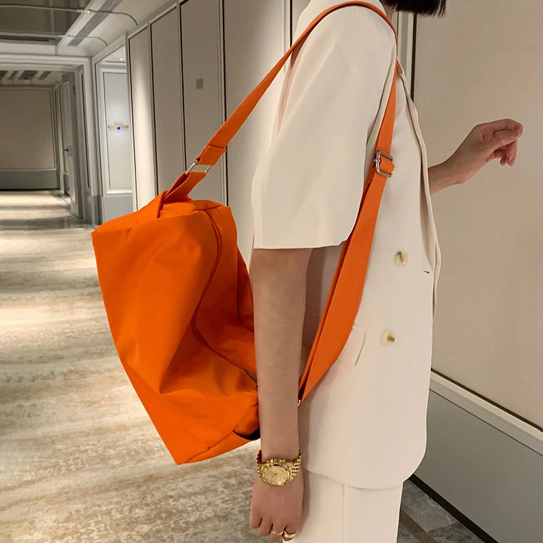 حقيبة أكسفورد النسائية للياقة البدنية خفيفة الوزن حقيبة كتف للصالة الرياضية متعددة الاستخدام محفظة كروس لليوجا والسفر والعمل