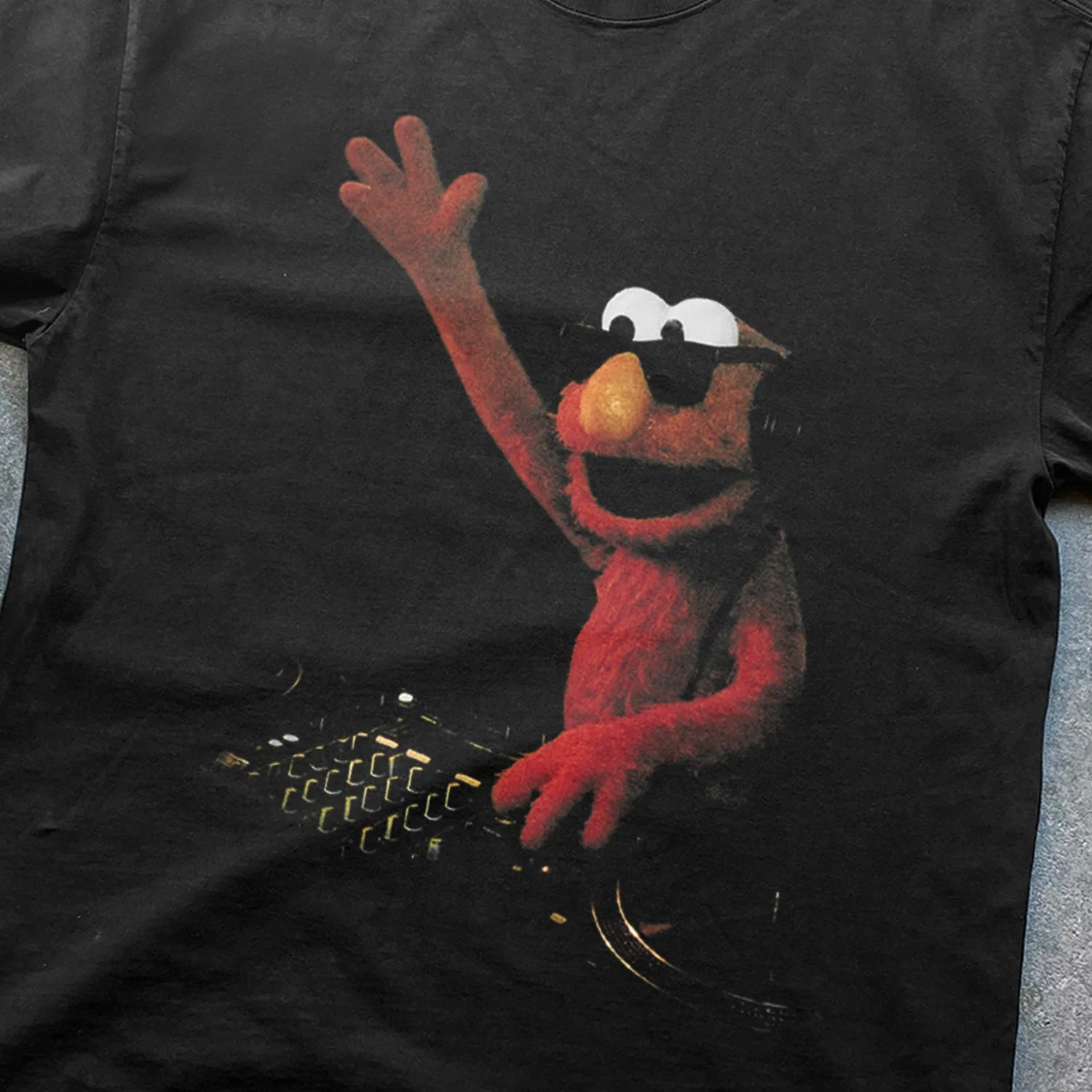 Retro DJ Elmo Turntable Music Mixing Photo  Graphic T-Shirt Cotton Men Women Streetwear Tee
