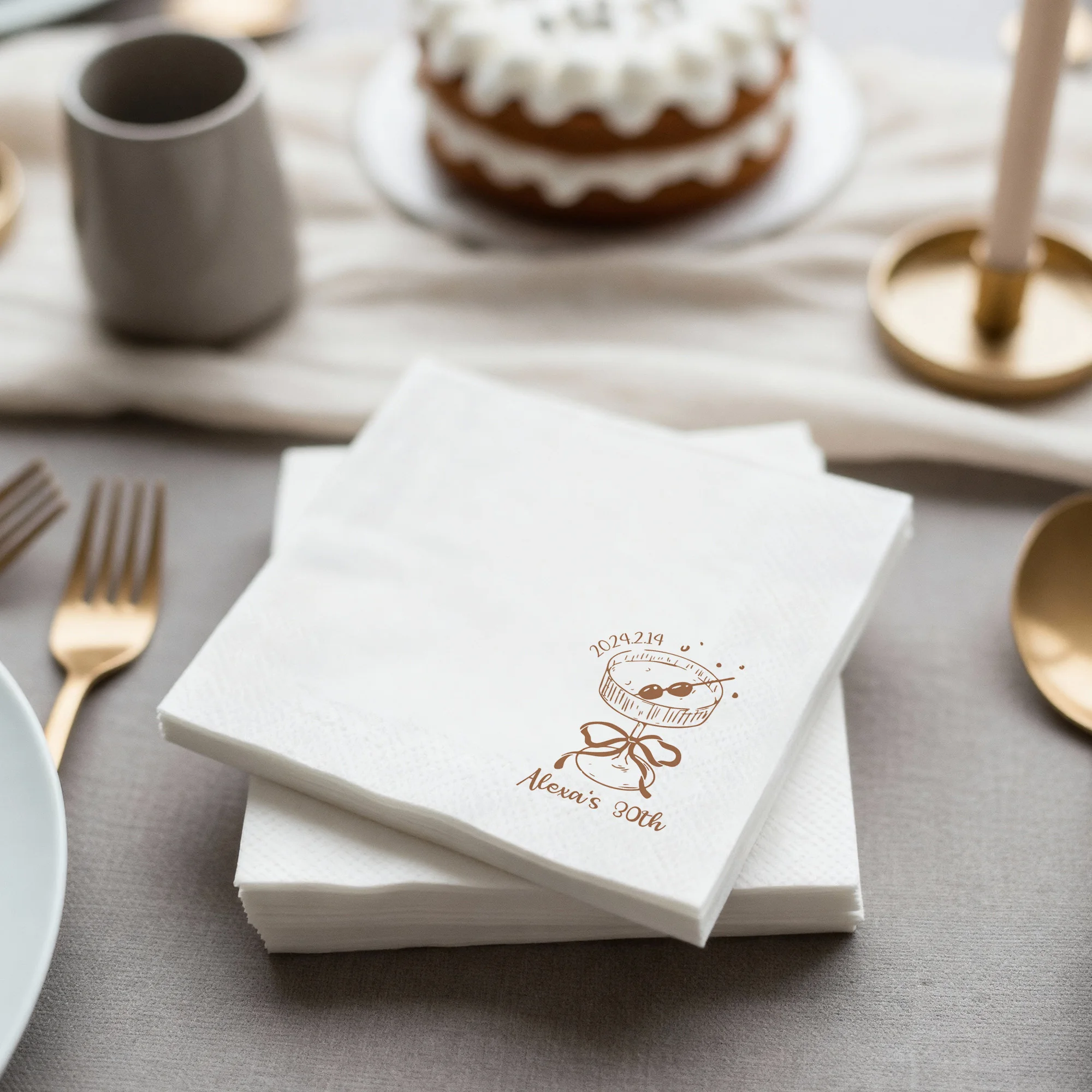 Personalisierte Servietten, 3-lagige, individuell gestaltete Cocktail-Servietten, Partydekoration, Einweg-Papierservietten für Hochzeiten, Brautpartys und Jubiläen. – Detail 2