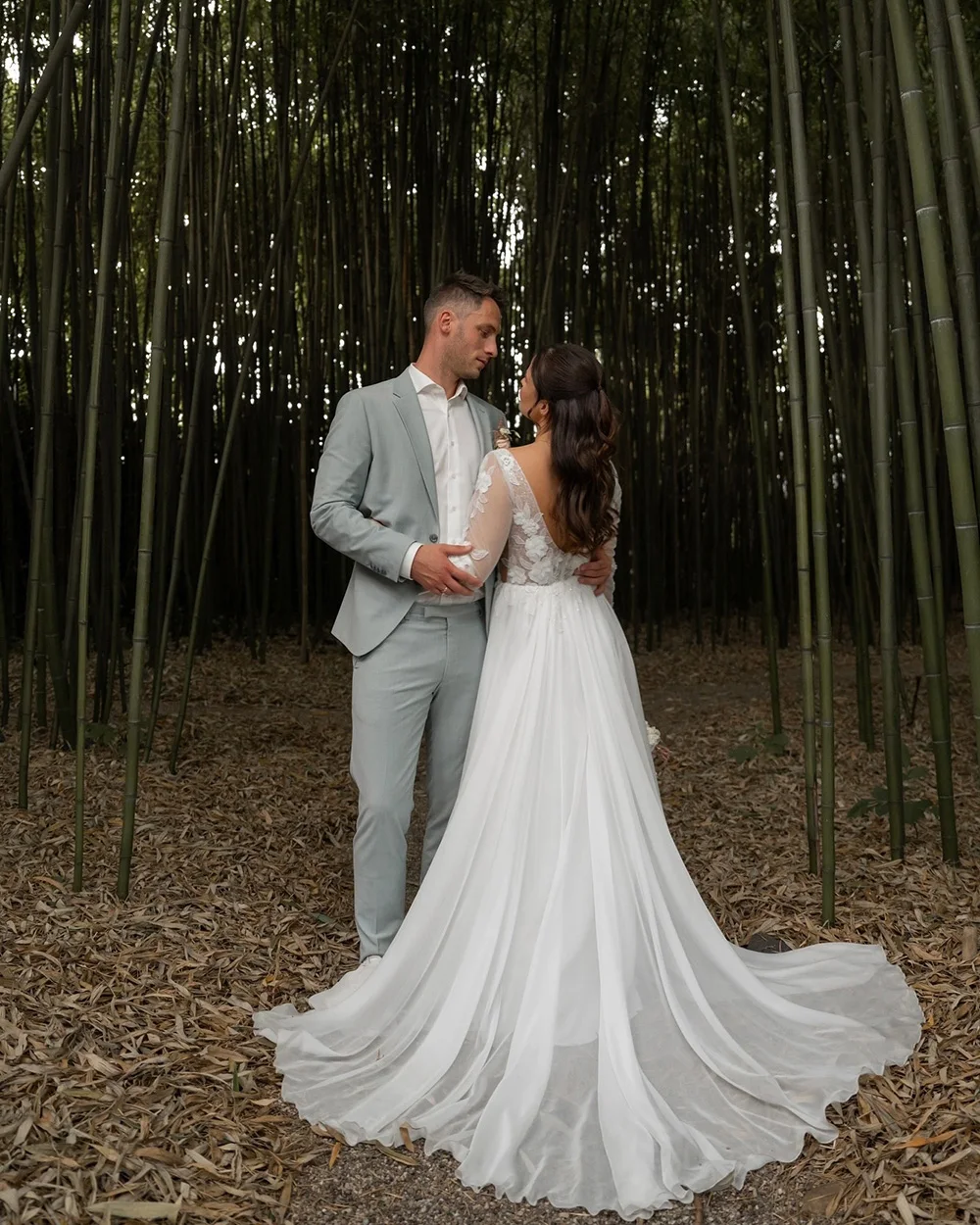 2025 A라인 웨딩드레스, 아플리케 레이스 신부 드레스, 여성 섹시 V넥 긴팔 슬릿 보헤미안 웨딩 가운 맞춤 제작