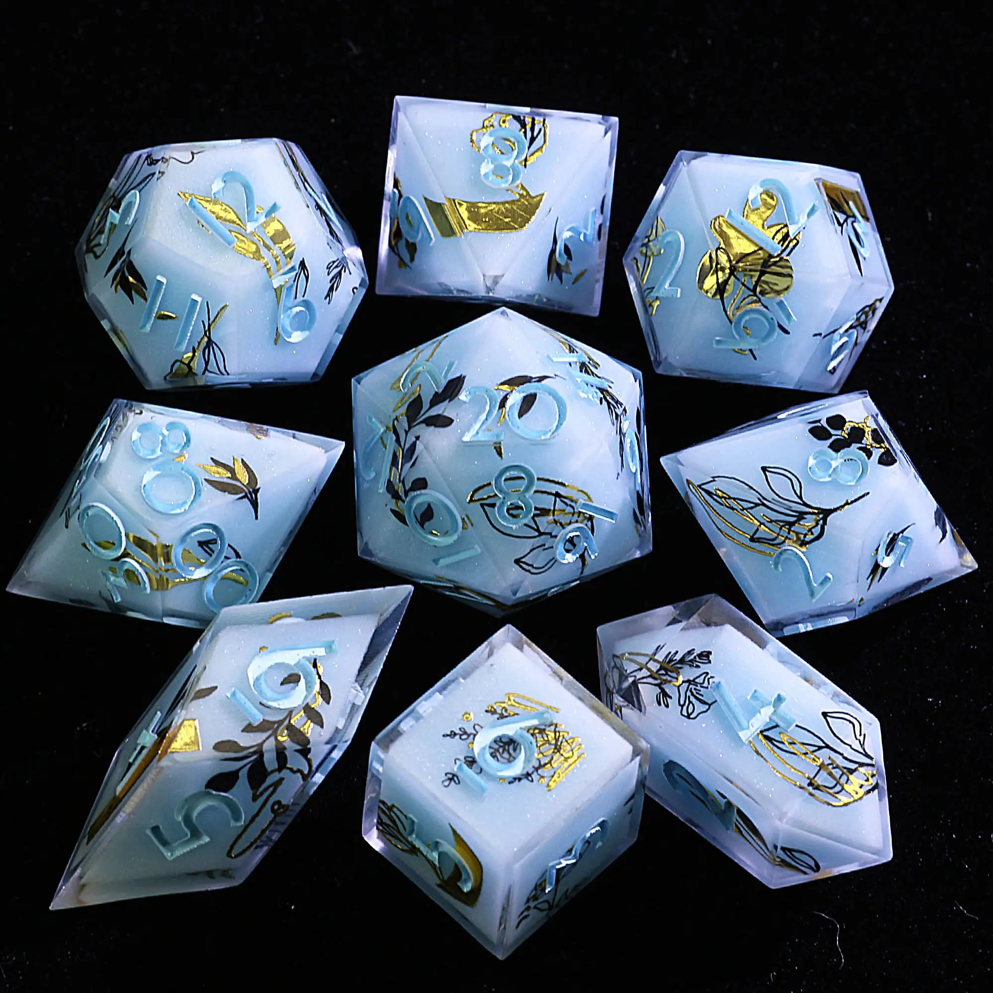 

This DND dice set is named *"Scattered Gold Vein Dice"**, where every roll cracks open a vein of buried fortune—a jagged, unpred