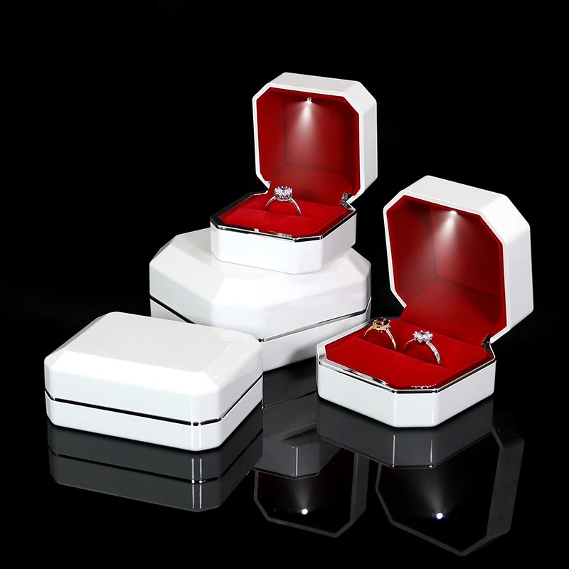 

2024 New White Lacquer Piano Finish Red Interior Ring Earrings Necklace Pendant Box with LED Light Luxury Plastic Jewelry Case