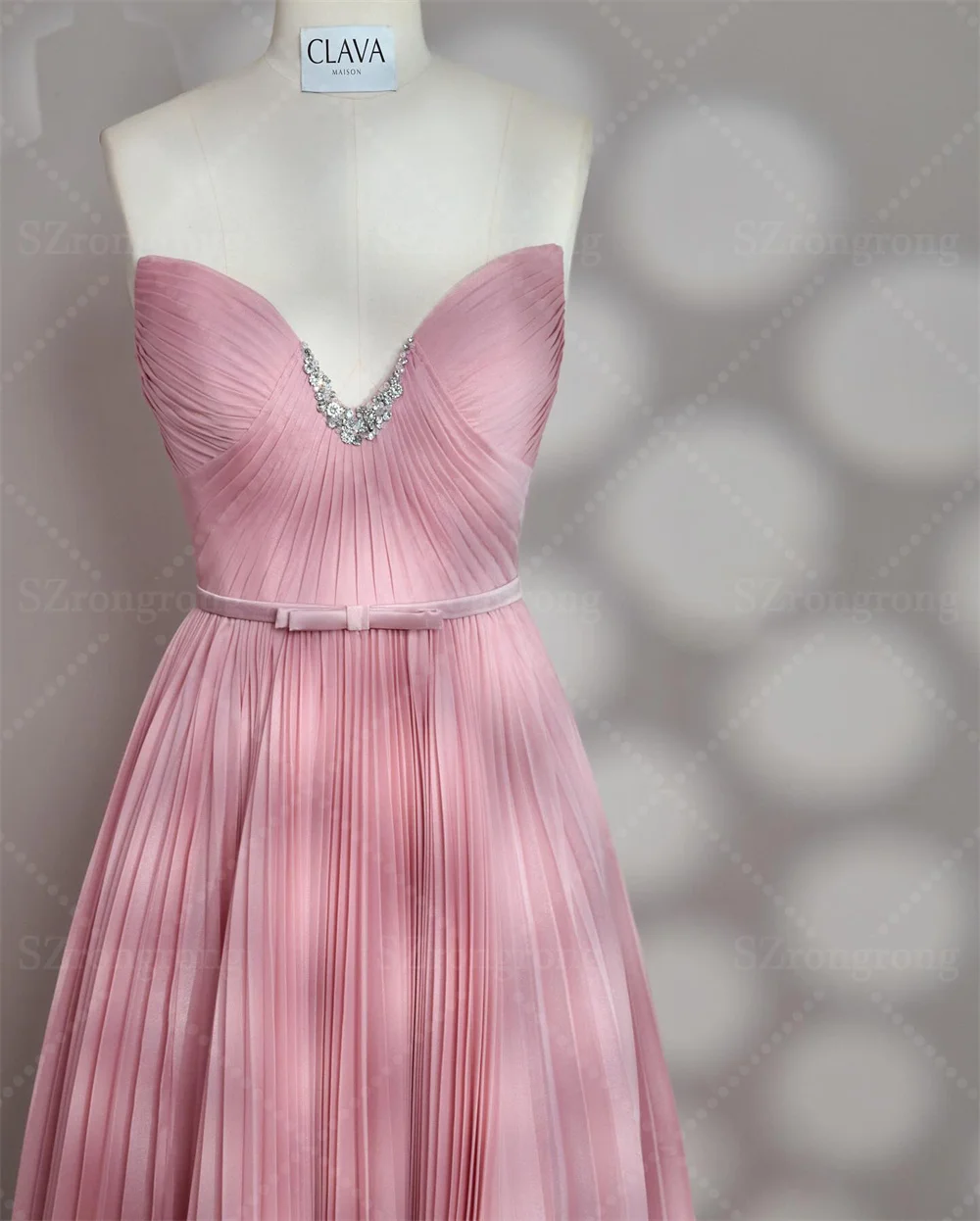 ชุดราตรีงานแต่งงานสีชมพูแบบสั่งตัด ผ้าชีฟองแบบเปิดไหล่ ทรงเดรสยาวลากพื้น เปิดหลัง ประดับคริสตัลและลูกปัด เหมาะสำหรับงานพรอม งานปาร์ตี้ และงานคลับ