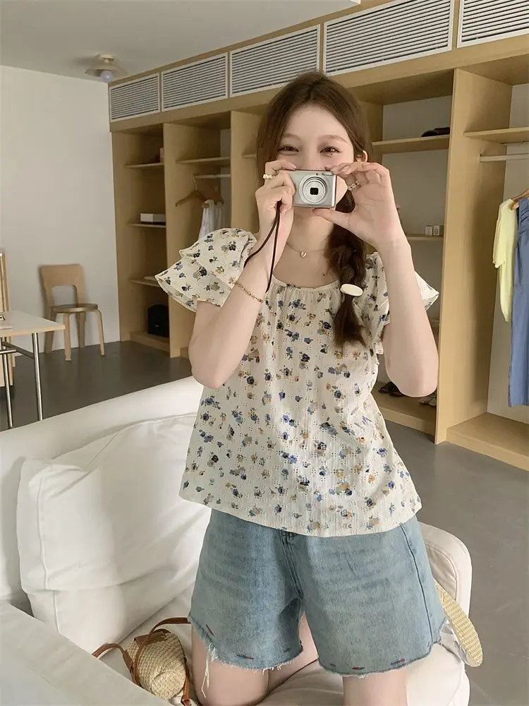 Leeftijdverminderende, slanke, losse, slanke top met V-hals en korte mouwen voor dames