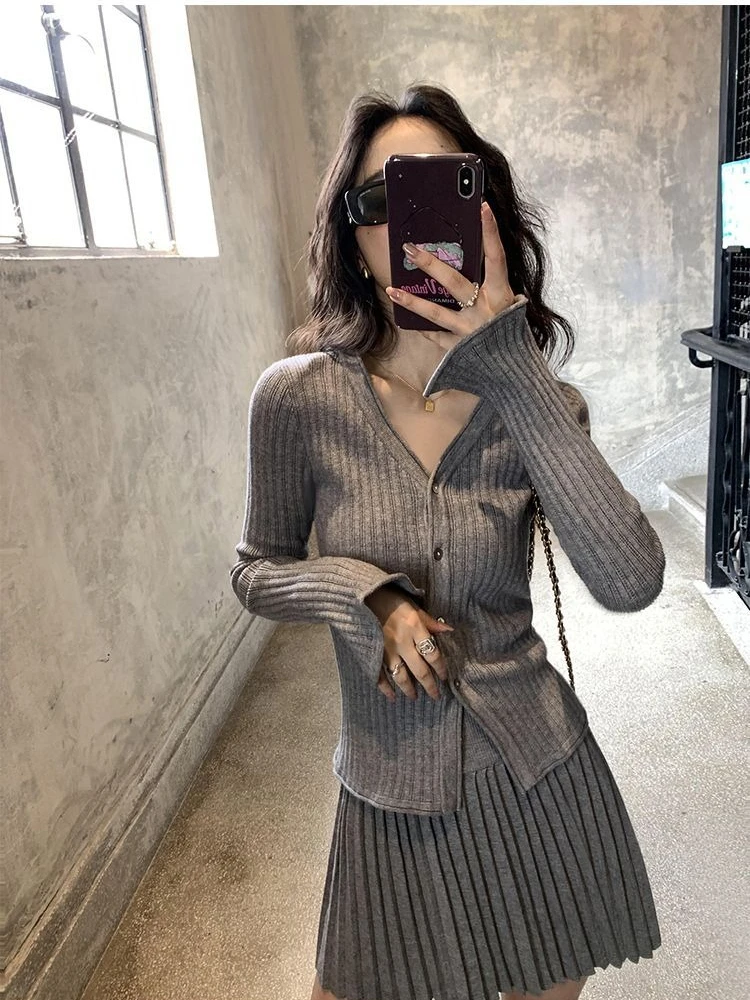 

Новый вязаный кардиган с длинными рукавами, вязаный темпераментный комплект с завязкой на талии и высокой талией, плиссированная короткая юбка, комплект из двух предметов