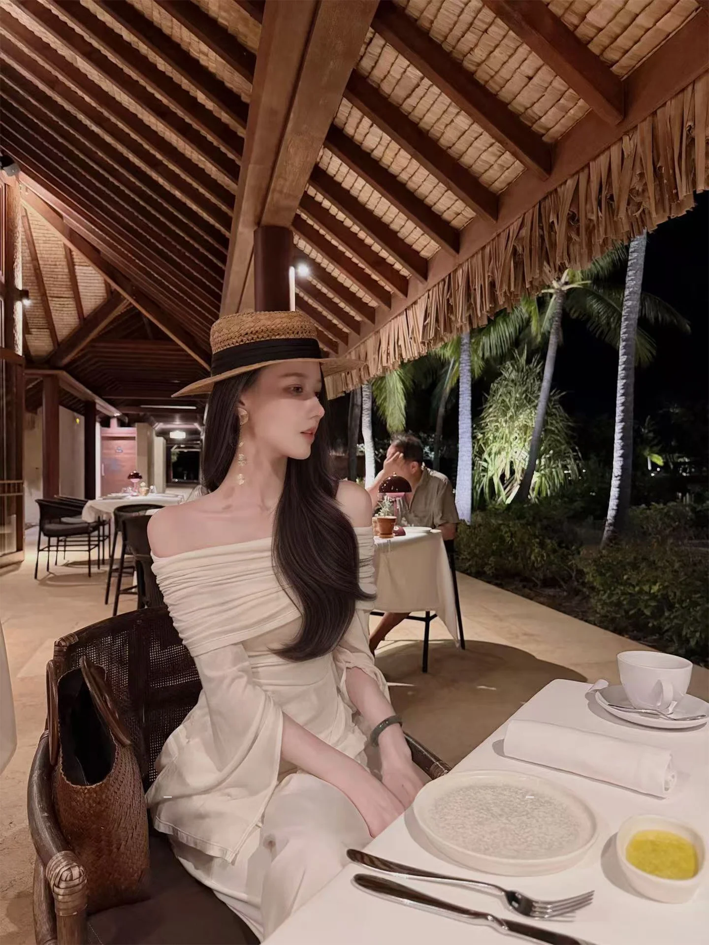 

Luhe Moonlight Melody Wool Knitted Top Shoulder Baring Casual Pants Women's Fashion Set Spring Leisure Work Date