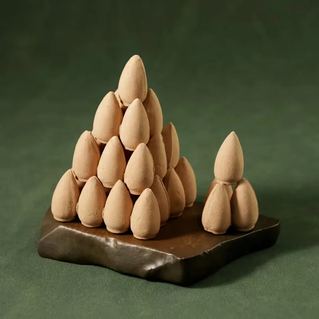Available in Quantities of 50/100/200/300 Pieces. Sandalwood Backflow Incense Cones, Used for Negative Energy Cleansing and Space Purification, Aromatherapy for Home or Office, Spa, Relaxation, Tea and Coffee Time, Meditation, Yoga, Home Decoration.