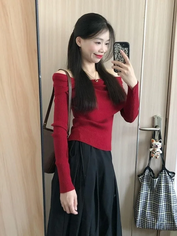 

Красный вязаный свитер на одно плечо для женщин, весенний, облегающий, базовый слой, для повседневной носки, из мягкой тонкой пряжи, с длинным рукавом