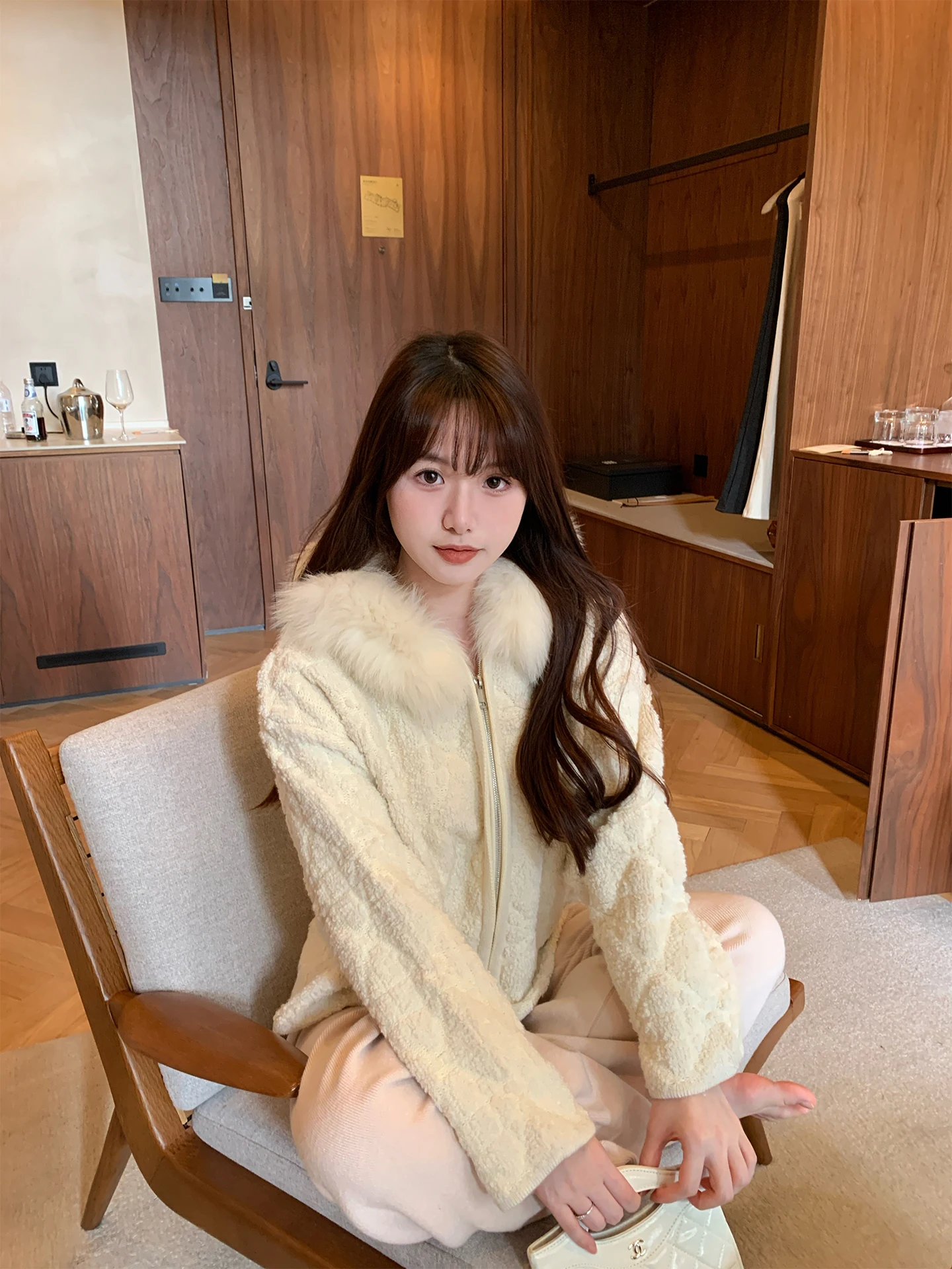 

Женская модная зимняя куртка-свитер на молнии с длинными рукавами и меховым воротником