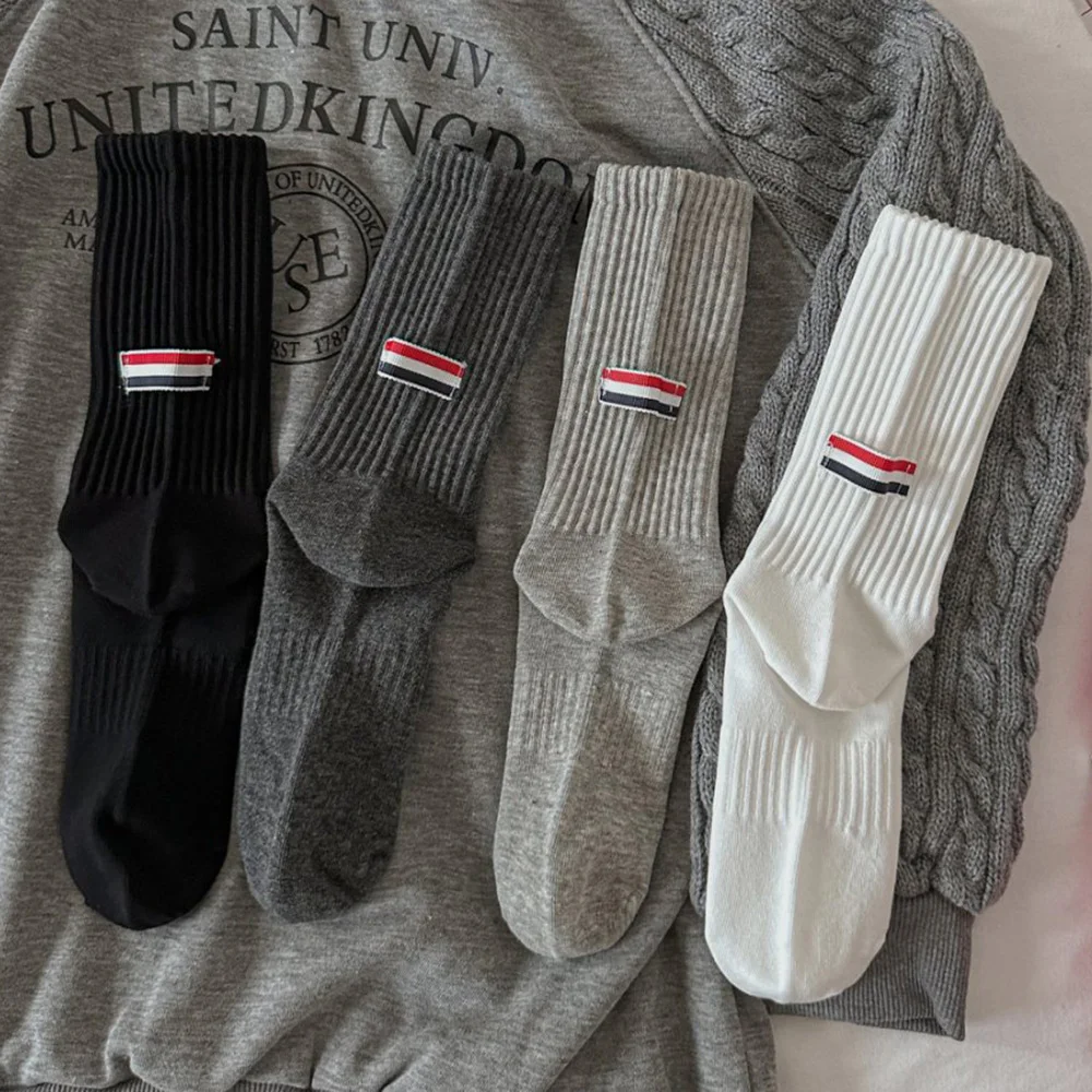 4 Pairs High-Quality Women's Socks Japanese Style Fashionably Simple Fabric Label Lady Socks Daily Casual Long Autumn Winter