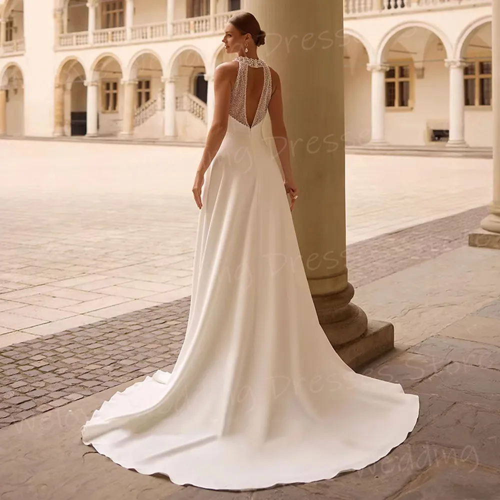 Fascinating A Line Women's Wedding Dresses Halter Neck Pearls Robe De Mariée Customized Sleeveless Bride Gowns Vestido De Novia