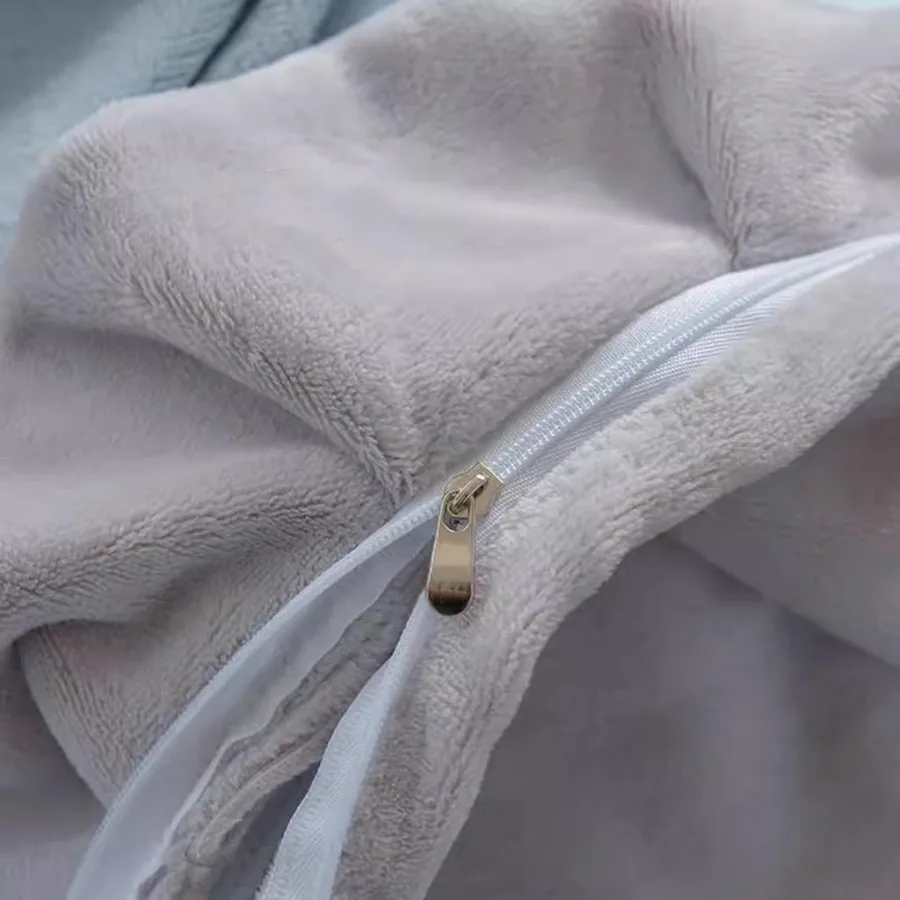 طقم غطاء لحاف مريح دافئ باللون الرمادي الداكن مع لمسة نهائية مضادة للكهرباء الساكنة للاستخدام في الشتاء طقم سرير مكون من 4 قطع بما في ذلك ملاءة مناسبة للملحف