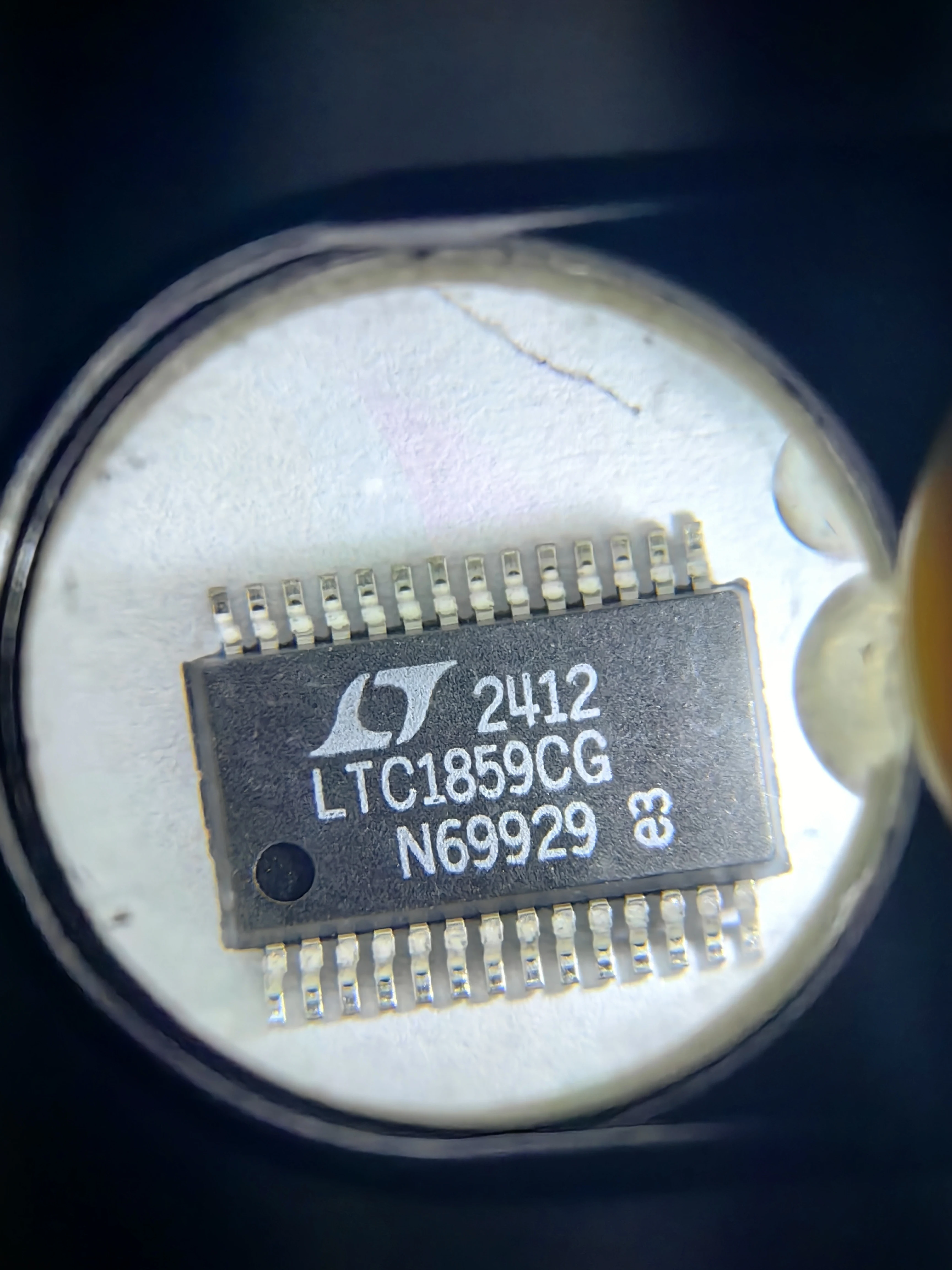 LTC1859CG LTC1859IG LTC1859 — 8-канальные, 14-разрядные, 100ksps SoftSpan АЦП преобразователи с отключением