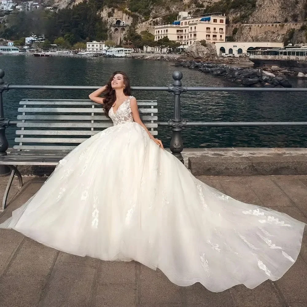 Flavinke personalizado romântico sem mangas robe uma linha vestidos de casamento 2025 profundo decote em v frisado vestidos de noiva rendas novia