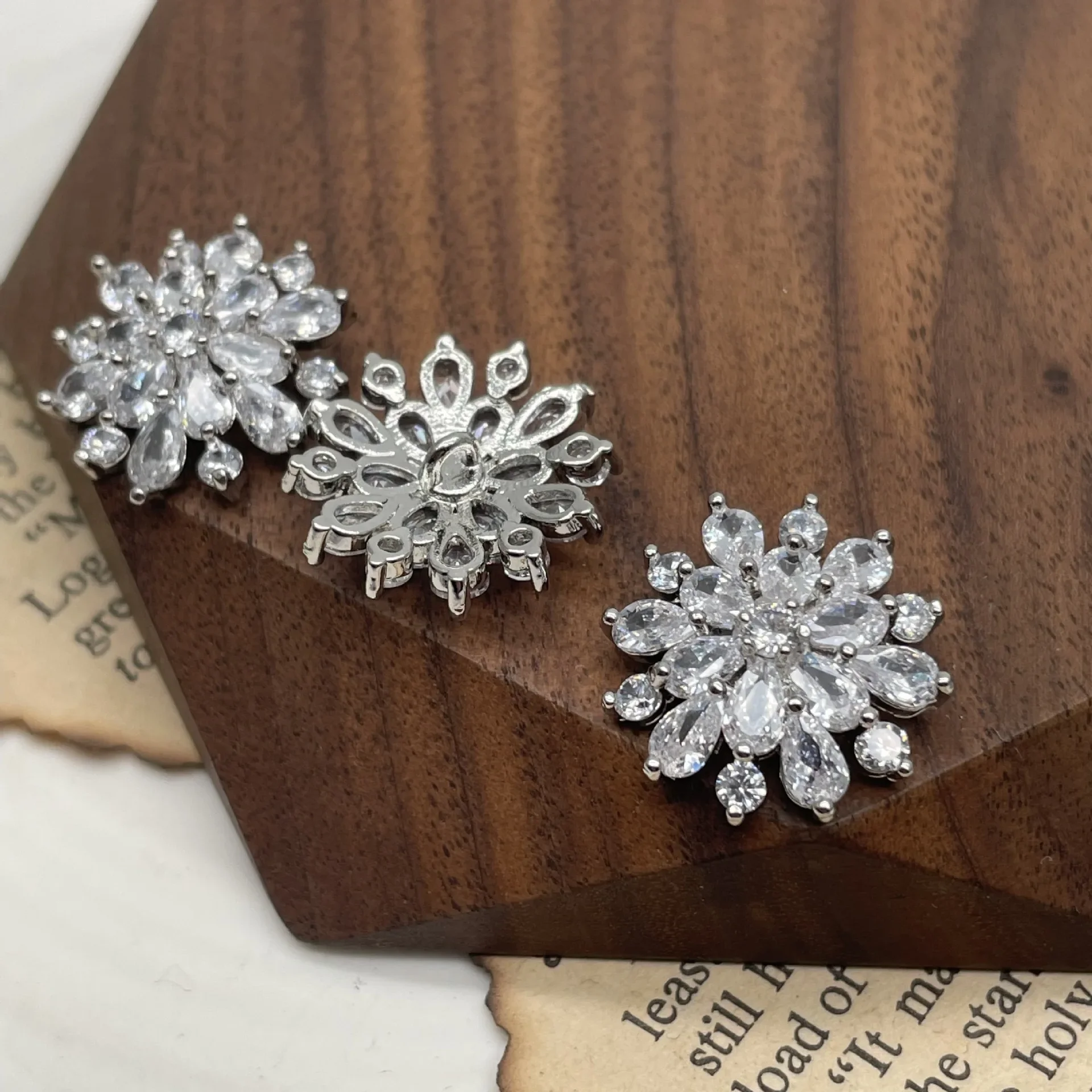 5pc/lot Zircon Snowflake Design Shank Buttons Of Clothing High Quality Luxury Metal Fashion Decor Button For Sewing DIY