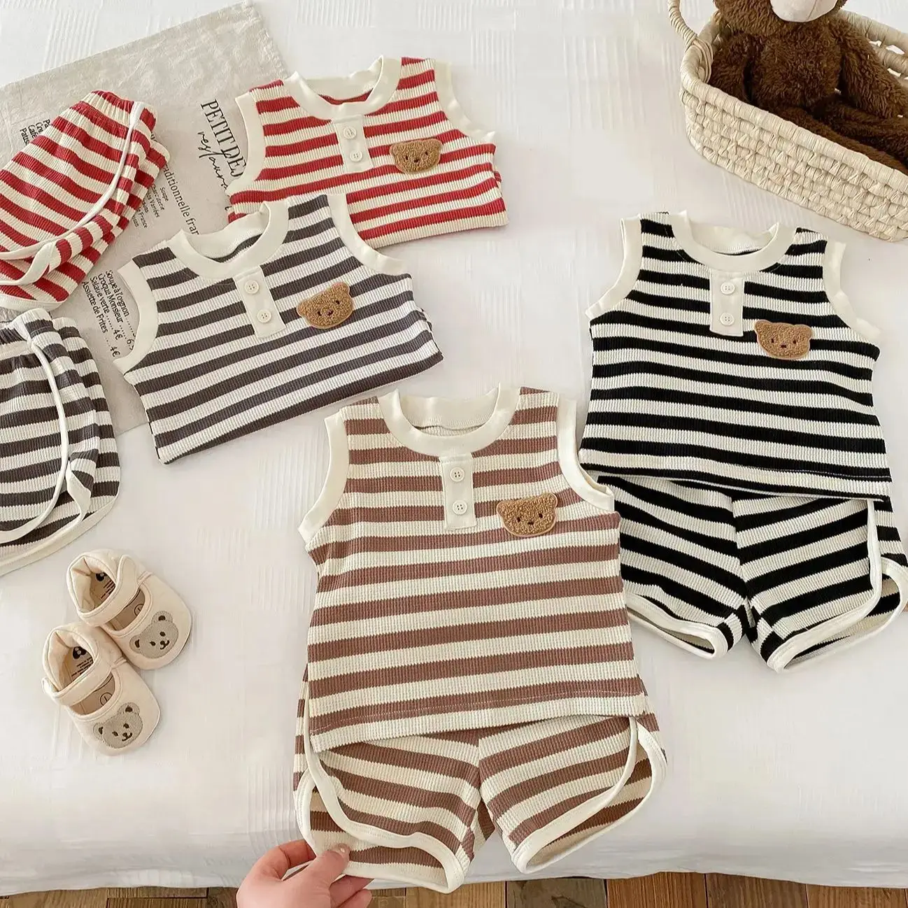 Летний комплект детской одежды из 2 предметов, жилет без рукавов с вафельным медведем, топ + шорты, модная милая полосатая домашняя одежда для маленьких мальчиков и девочек, пижамы