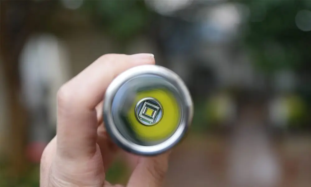 Linterna EDC de bolsillo MC13 II Sbt90.2, titanio y cobre