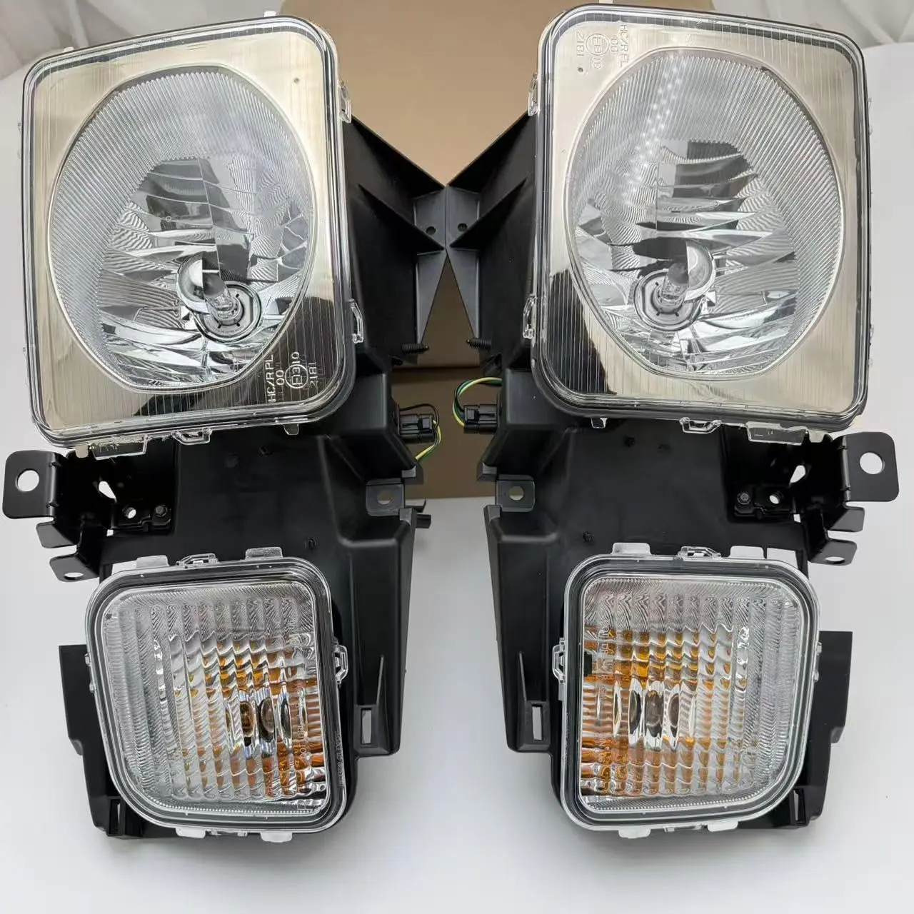 

Driver Side,Passenger Side Headlamp Assembly (Parking and Turn Signal Lamp) For Hummer H3 H3T Part Number 24300003,24300004