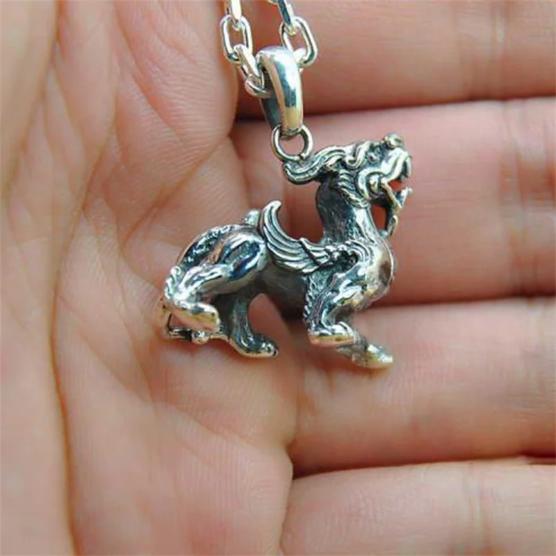 

Vintage Relief Kylin Pendant For Men Jewelry Lucky Auspicious Divine Beast Necklace Male Choker Accessories