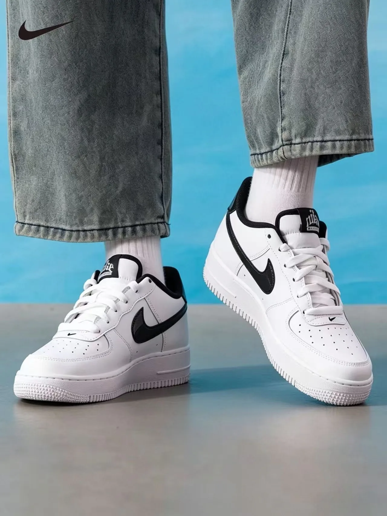 Zapatillas Nike Air Force 1 GS Low Top para niños grandes, color negro, blanco, cuero clásico, zapatos casuales de skate para niños y niñas IM4402-100