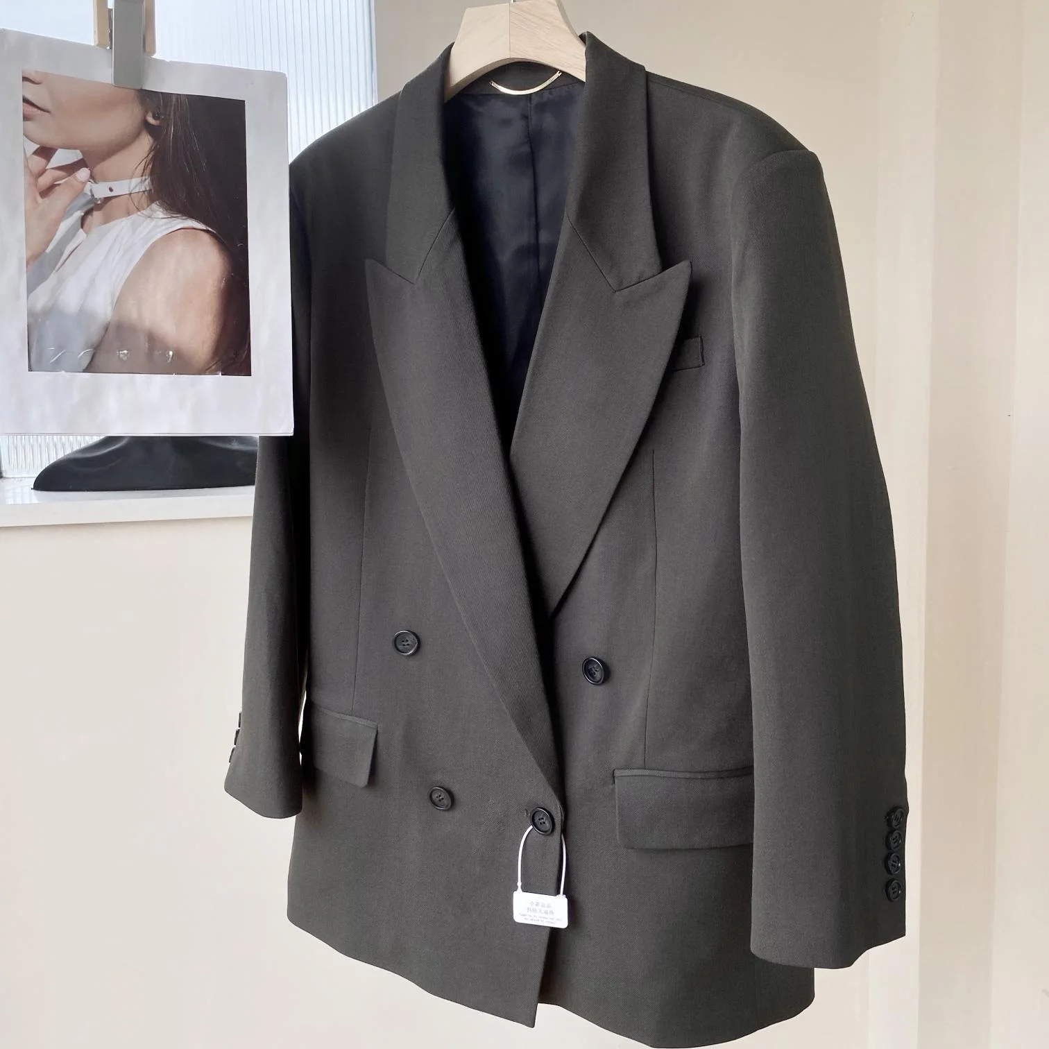 

High-End Shoulder-Padded Double-Row Button Suit Jacket Elegant Ladylike Fashionable Outerwear for Women Spring 2025