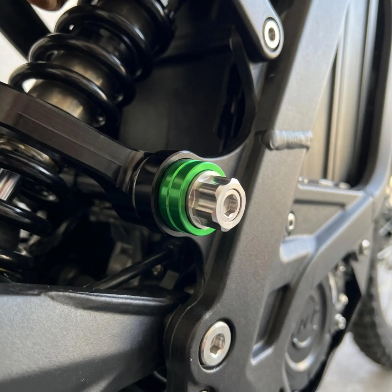 304 Stainless Steel Motorcycle Security Bolt Anti Removal Shock Absorber Fixing Screw for Public Area Parking