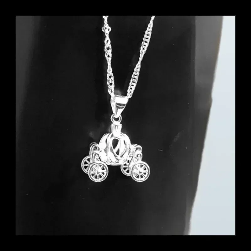 Versión Mori Sweet Collar con colgante de carro de plata lisa