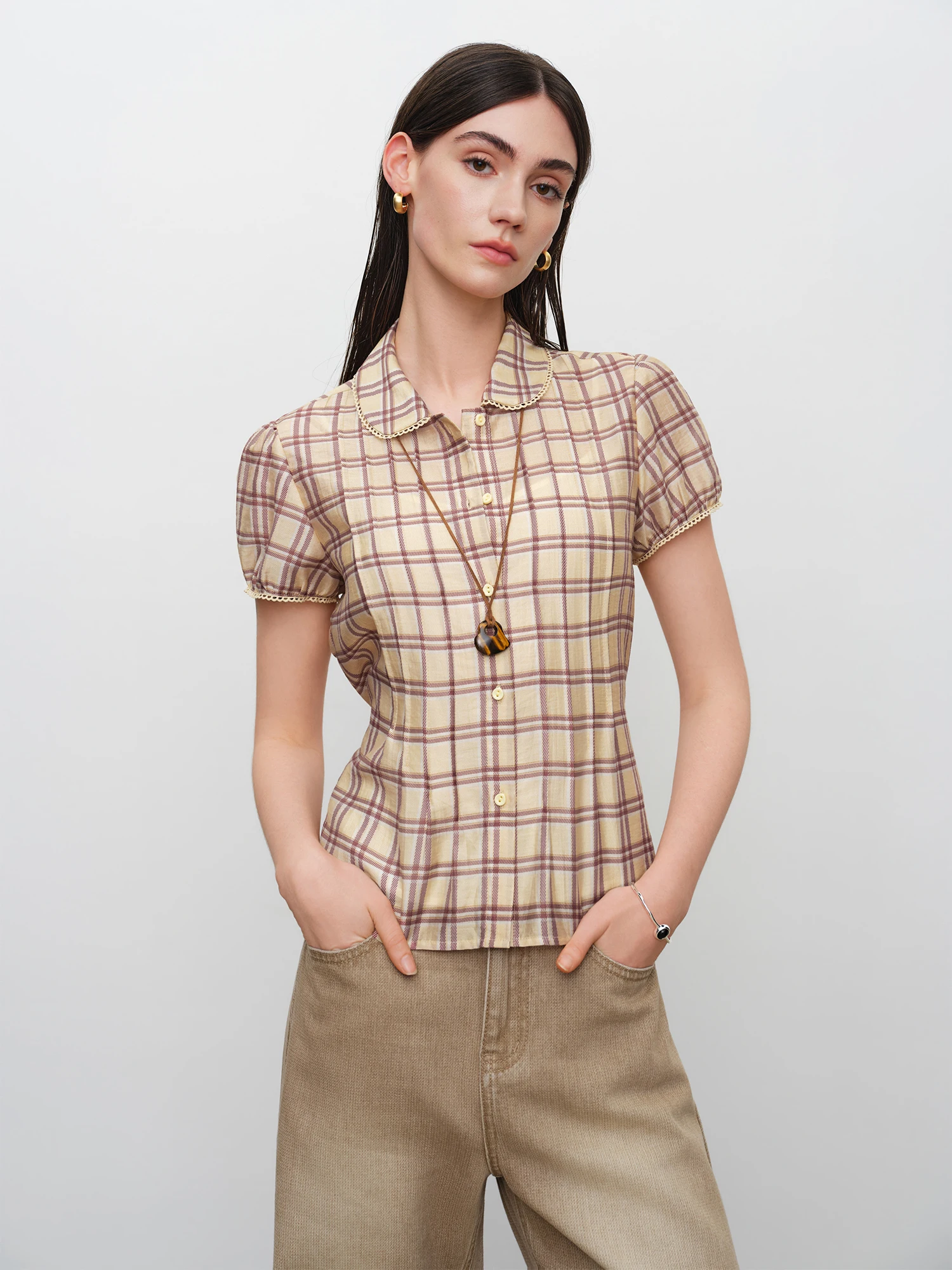 

ZIQIAO 2026 Летняя женская винтажная блузка в клетку с воротником Питер Пэн, приталенная, с коротким рукавом, в стиле преппи, для повседневного шика