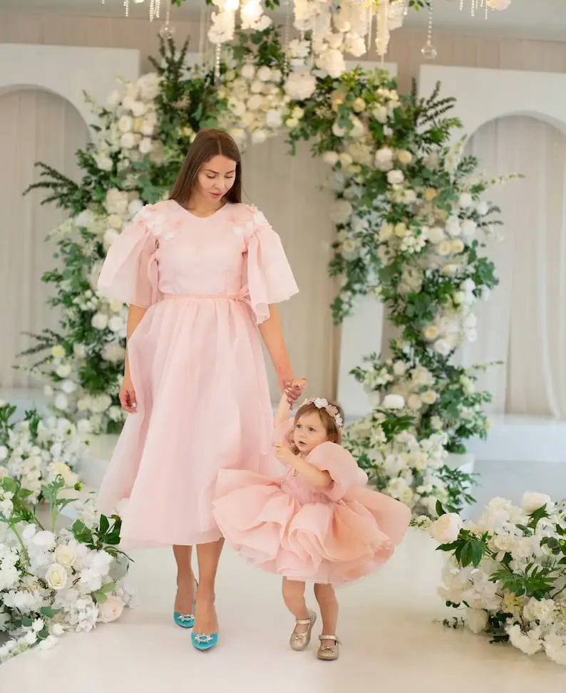 Blush Family Look Mother Daughter Matching Party Dress Handmade Flowers Soft Ruffled Sleeves Mommy and Me Dresses for Photoshoot