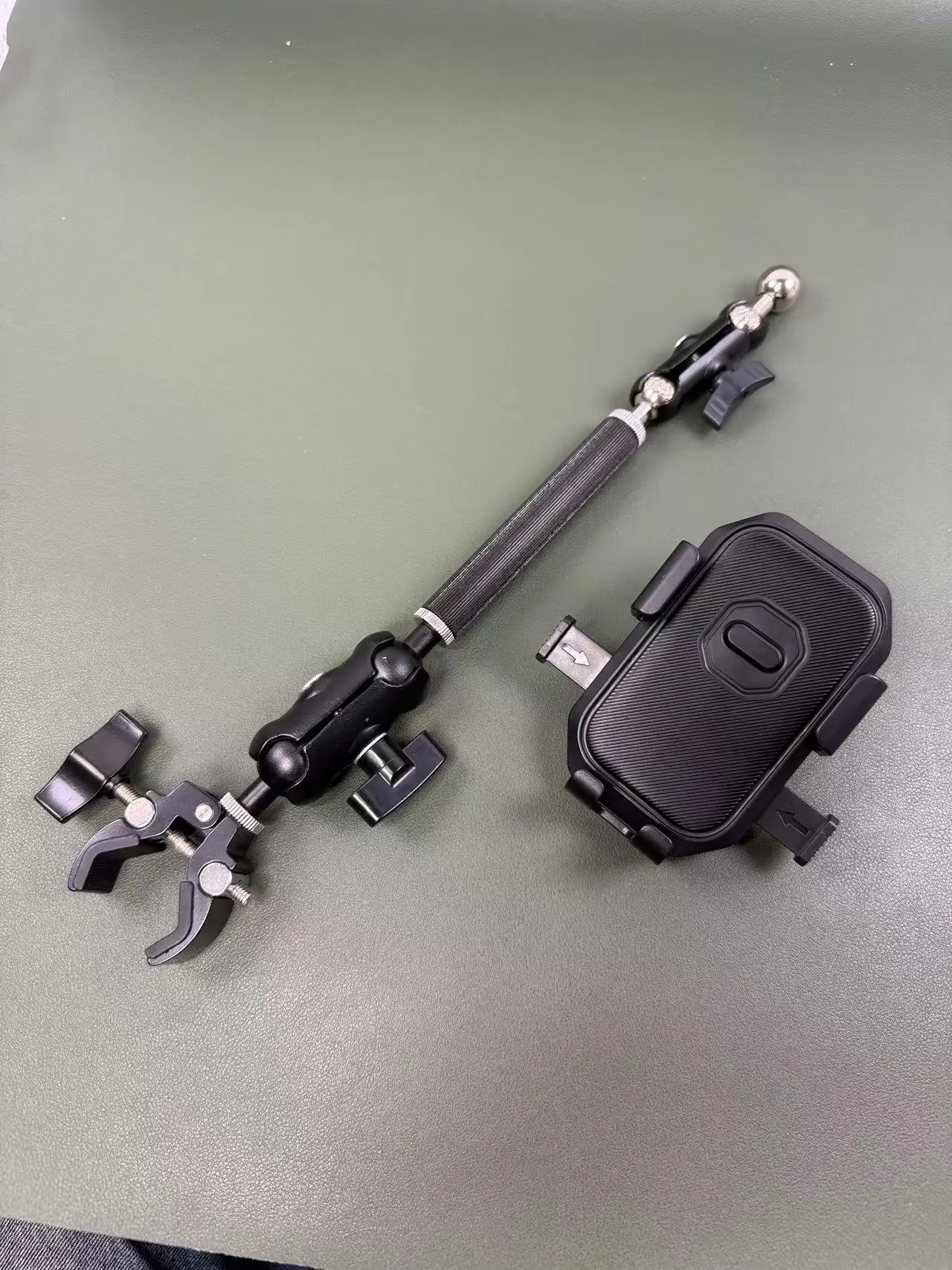 

Adjustable Phone Holder Rotating Joint Extended Aluminum Rod Universal Desktop Clamp Suitable for round Tubes