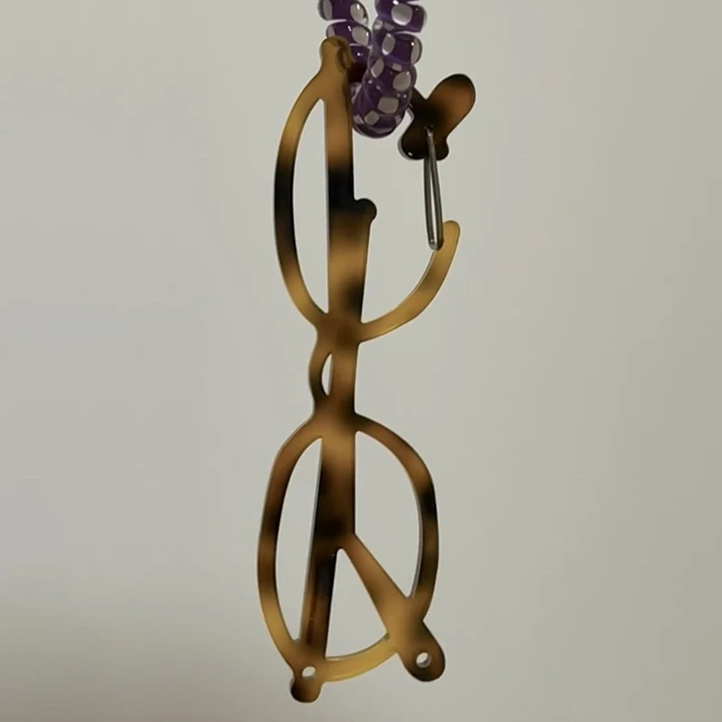 جديد نظارات تصميم تسلق مشبك حقيبة سلسلة مفاتيح سحرية الإبداعية لطيف الاكريليك سيارة قلادة ظهره سحر الديكور