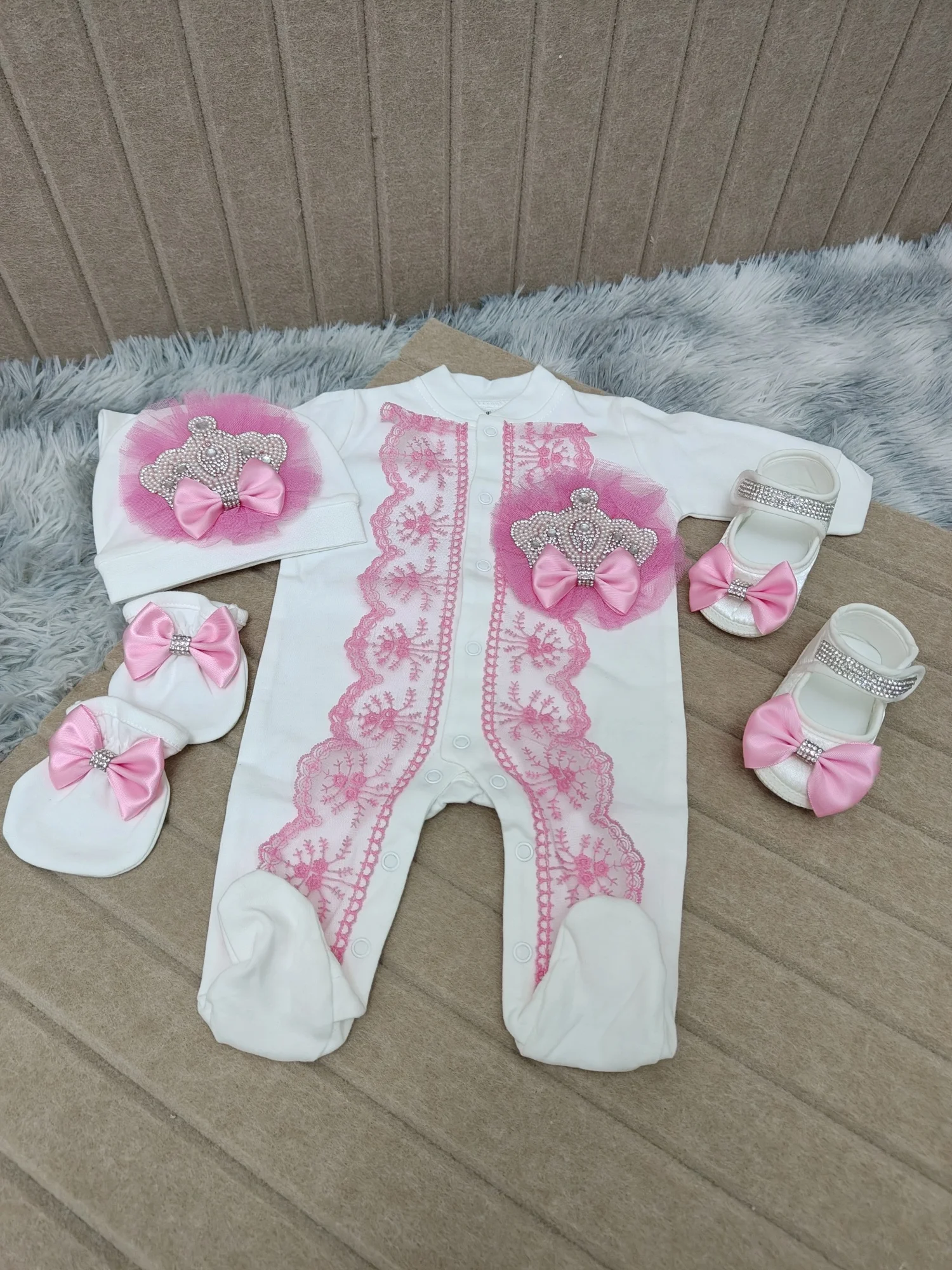 Newborn Baby Girl Pink Crown Rhinestone Lace Romper Set With Hat Mittens Soft Shoes Sweet Princess Style For 0-9M